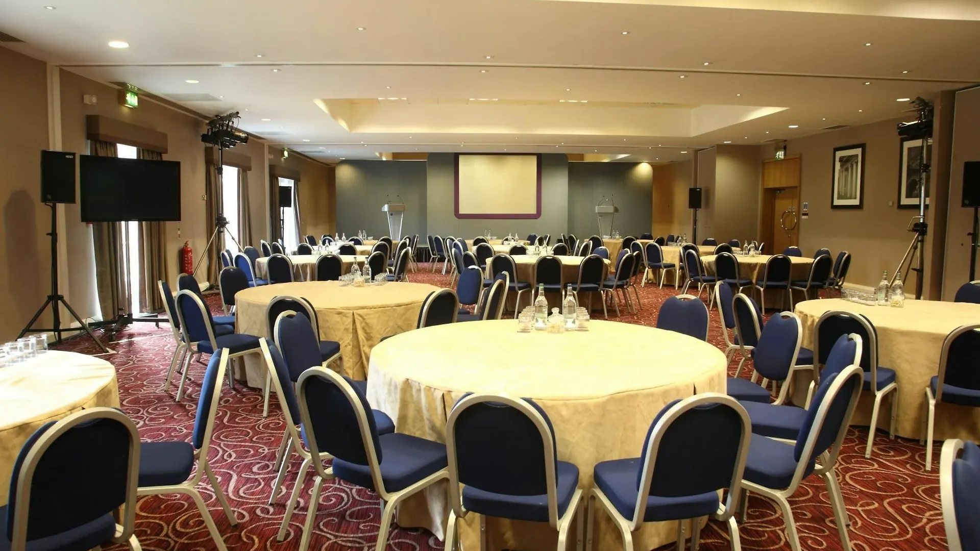 Eastwood Hall 4*, Eastwood (Nottinghamshire)